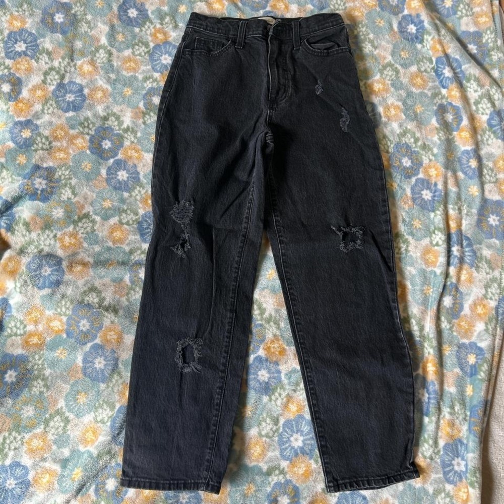 Universal Thread Black high-waisted ripped vintage straight jeans women's 2/26R